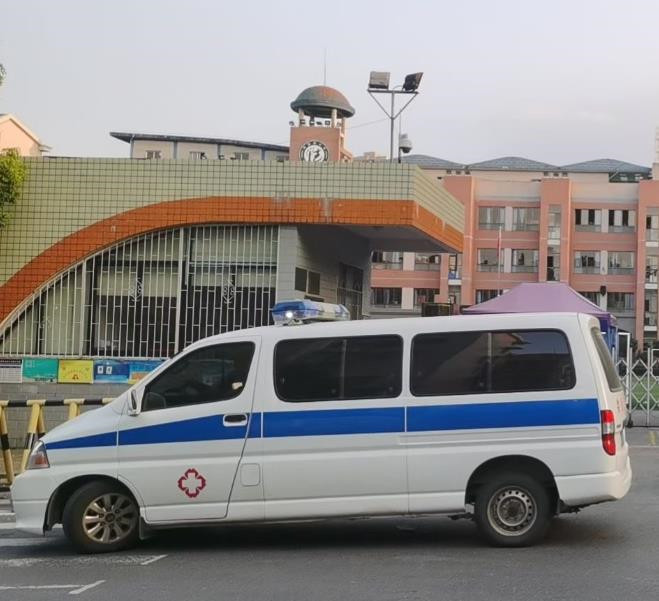 平乡救护车出租护送骨折病人一公里多少钱